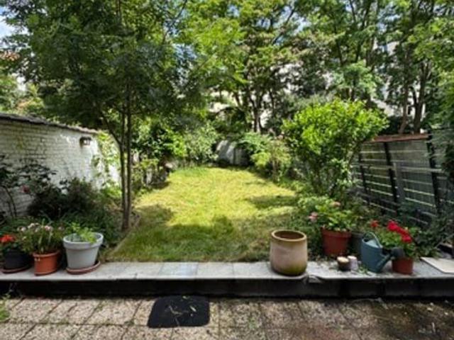 Superb furnished 2 bedroom apartment + garden