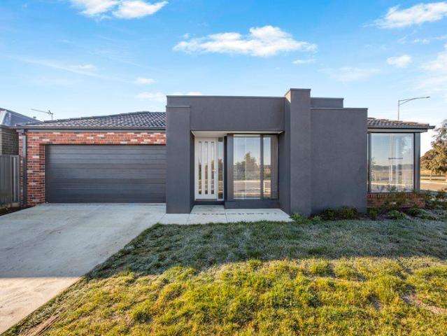 Superb home in the best spot in Lucas!