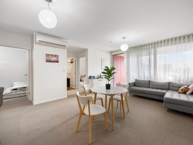 Superb On Sturt North Facing Boutique Apartment Only Moments from The Market!