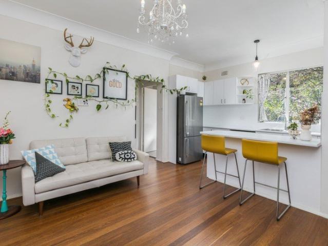 Superb One Bedder with Leafy Northerly Views