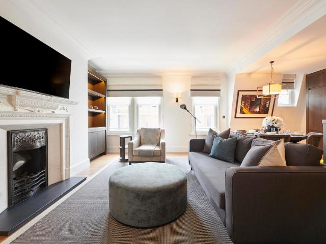 Superb one bedroom apartment, located in a Victorian building in the heart of Mayfair