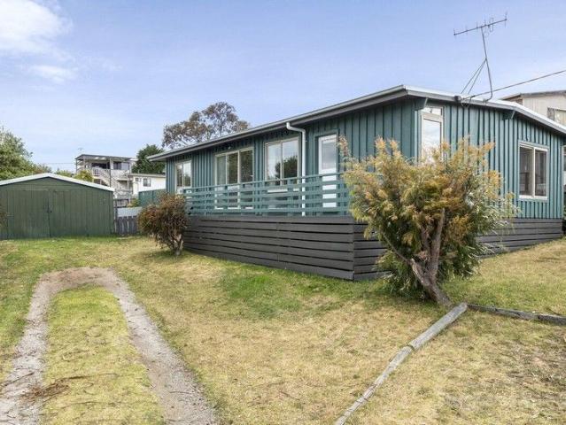 SUPERB OPPORTUNITY WITH BAY VIEW AND UNLIMITED POTENTIAL!