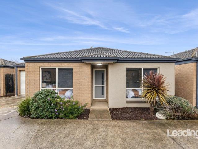 SUPERB LOW MAINTENANCE LIVING, WITH SPACE, STYLE AND EVERYDAY EASE!