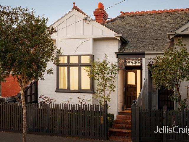 Superb location, single level traditional style