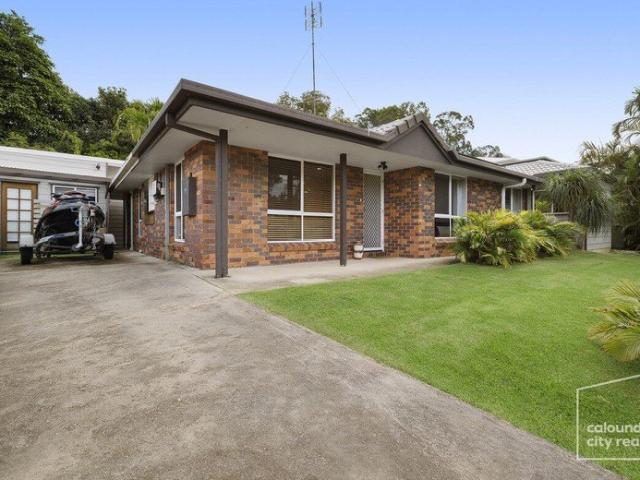 Superb Lifestyle Offering Dual Living Options + 7 Minutes to the Beach!