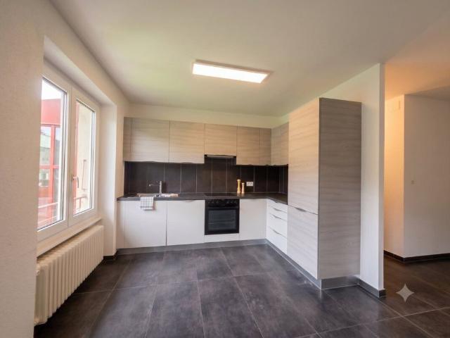 Superb modern and bright 3.5 room apartment with balcony Le Locle