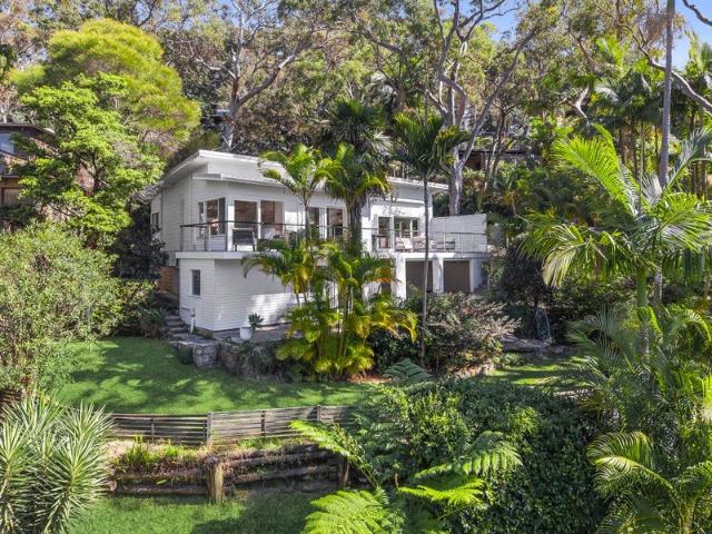 Superb modernist design on a spectacular landholding
