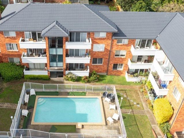 Superb North Bondi Beach Pad Just Minutes To The Sand, With Parking