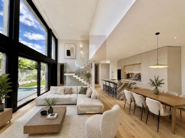 SUPERB NEW CONTEMPORARY VILLA