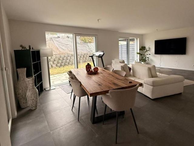 Superb semi detached villa of 5.5 rooms for rent