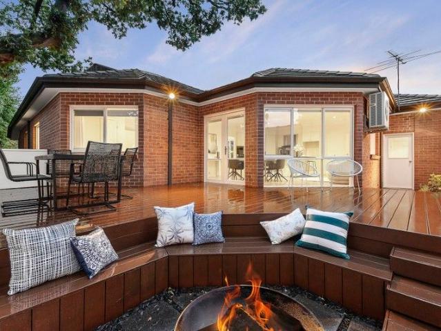 Private Rear Single Level Living with Double Garage in Glen Iris