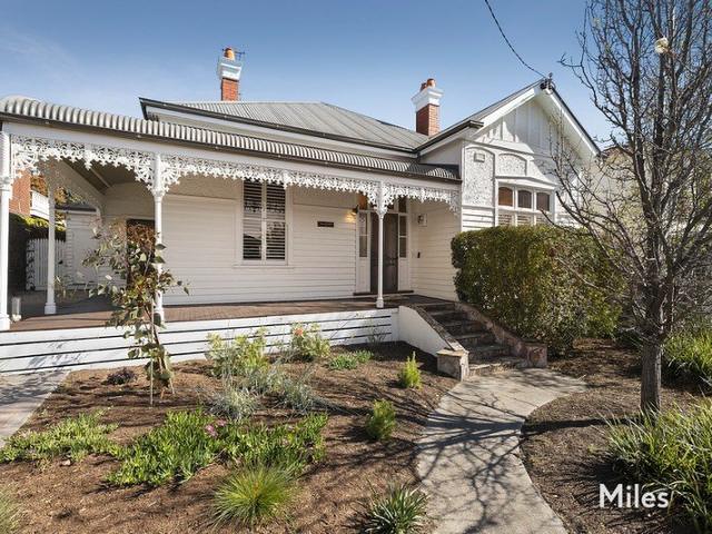 Superb Single Level Haven, Metres to Cafes & Parkland