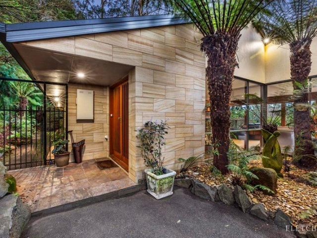 Superb Single Storey Home on Scenic 1 Acre