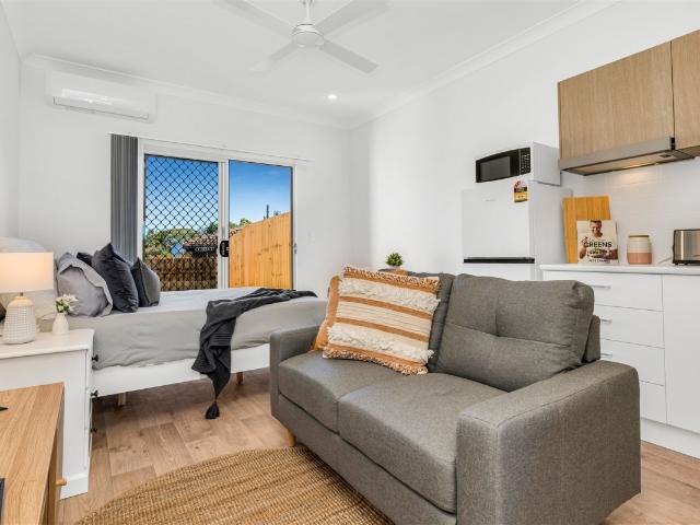 SUPERB STUDIO UNIT IN ANNERLEY QUIET, SECLUDED LOCATION
