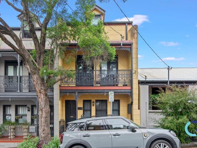 SUPERB STYLISH AND ROOMY TRIPLE STOREY TERRACE