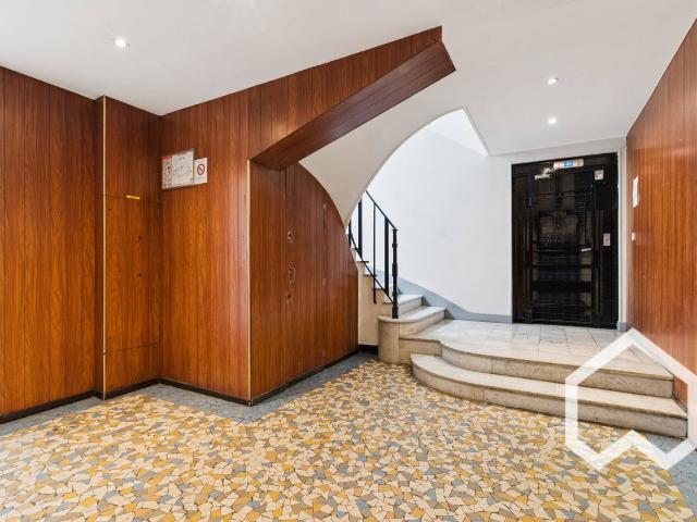 Superb suite with separate bedroom 800m from the Sacré Cœur Basilica of Montmartre Secure upscale Parisian building concierge, Paris Amsterdam Apartments for Rent