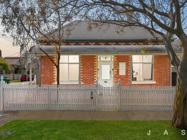 Superb Potential + Dream Location This Is The One You've Been Waiting For!