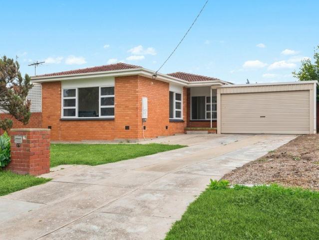 Superb Parkland Views A Quality Family Home in a Prime Position