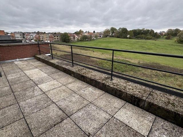 SUPERB RENOVATED 1 BEDROOM PENTHOUSE WITH 2 LARGE TERRACES !