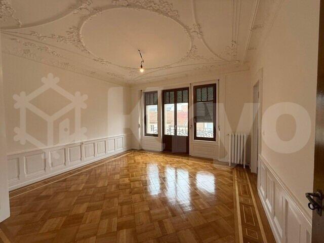 SUPERB RENOVATED 4 ROOM APARTMENT 134 M2 WITH CHARM