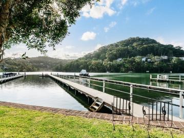 SUPERB WATERFRONT LIVING SITUATED ON A HUGE 1346 SQM BLOCK