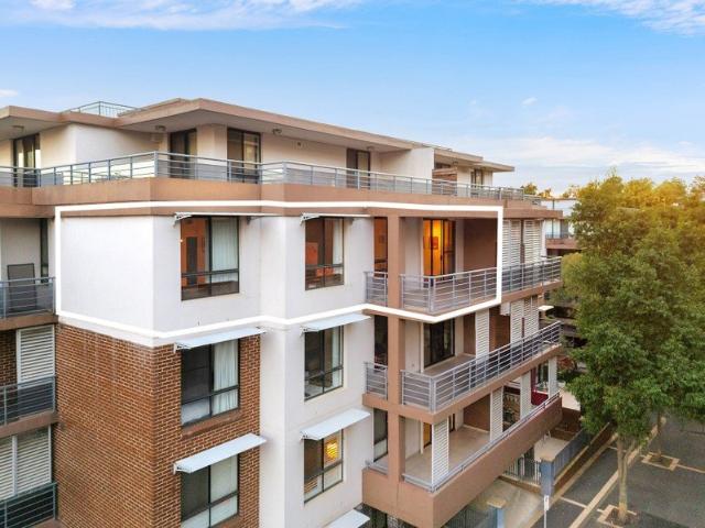 Superb waterside abode
