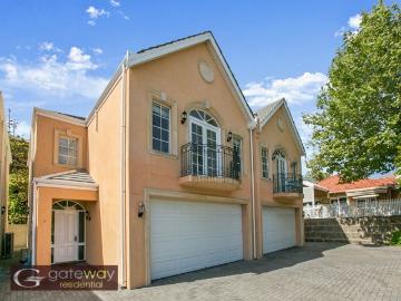 SUPERB TOWN HOUSE IN CENTRAL LOCATION