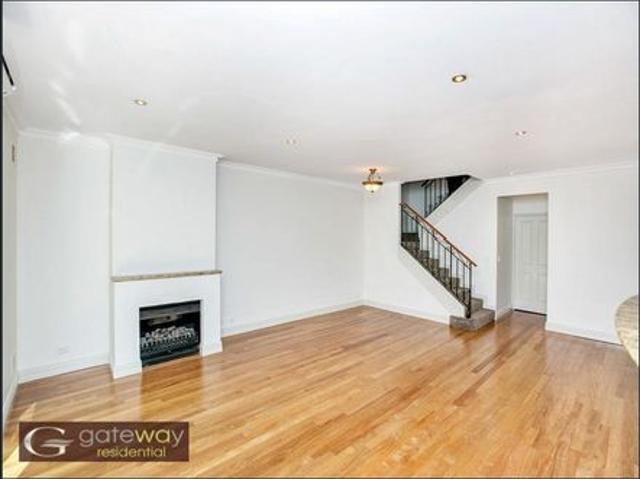 SUPERB TOWN HOUSE IN CENTRAL LOCATION
