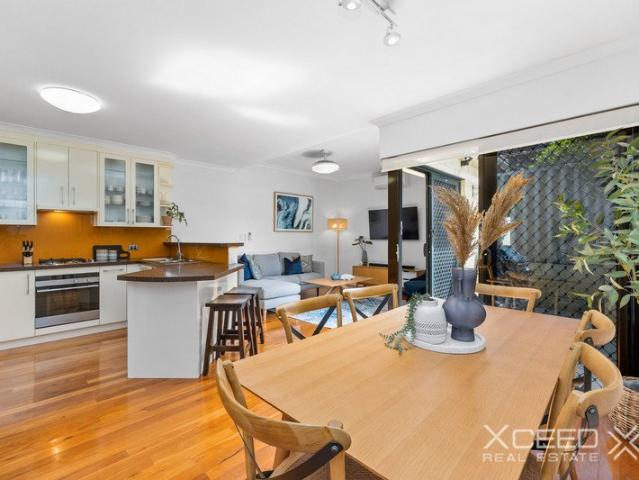 Superb Townhouse Close to the City, Schools and Transport