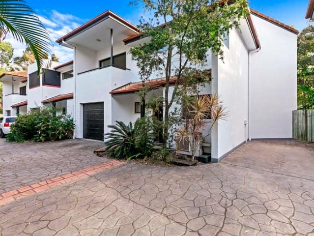 Superb Townhouse In Central Location