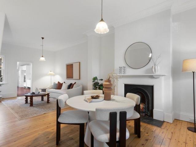 Superb terrace with parking in a quiet cul de sac position