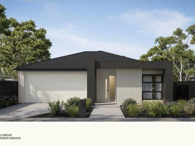 Superb Three Bedroom Single Storey Residence Moments From The Bay, Shopping and Cafes