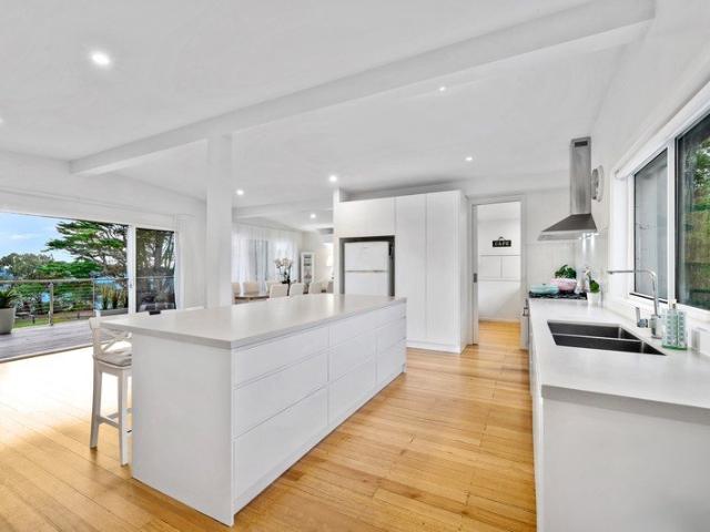 Superb versatile home, metres to the bay