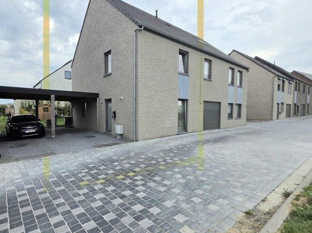 superbe Maison 3 facades 4 Chambres jardin et parking