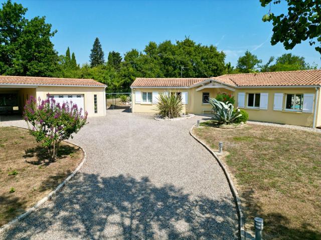 Superbe maison traditionnelle avec piscine 158m² Birac sur Trec