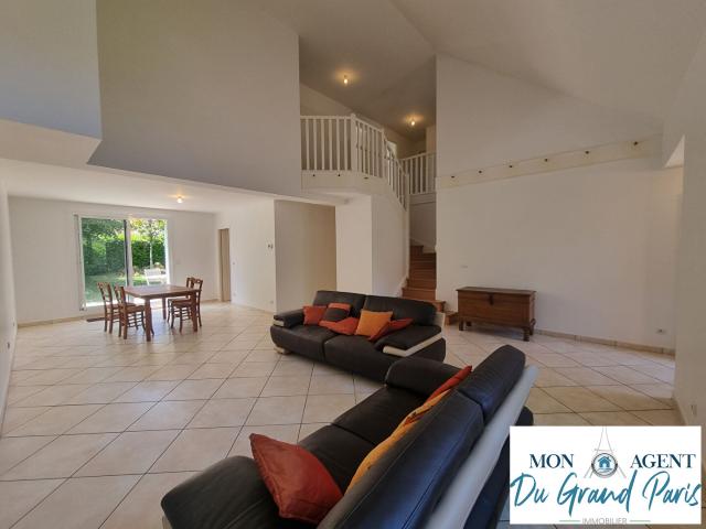 Superbe Maison à vendre de 157m2 sur terrain de 500m2 proche Buc et plateau de Saclay