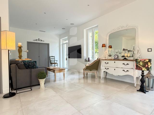 Superbe maison avec piscine, dépendances et fort potentiel d. 98m² Salles