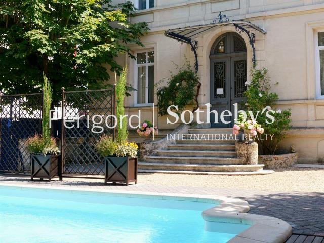 Superbe maison bourgeoise de 332m² en plein centre de Périgu. 332m² Périgueux