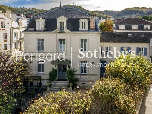 Superbe maison bourgeoise de 332m² en plein centre de Périgu. 332m² Périgueux