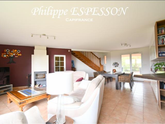 MAISON COMTEMPORAINE SUR TERRAIN DE 9430M2 AVEC PISCINE SAINT PARDOUX ISAAC