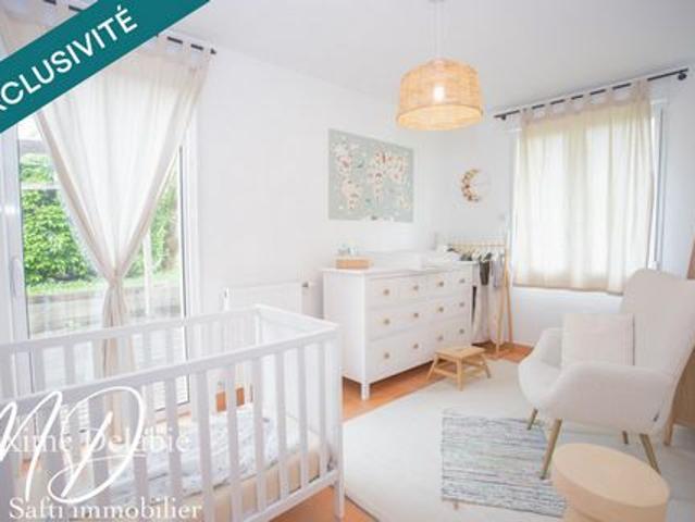 Superbe maison contemporaine de plain pied avec garage et jardin