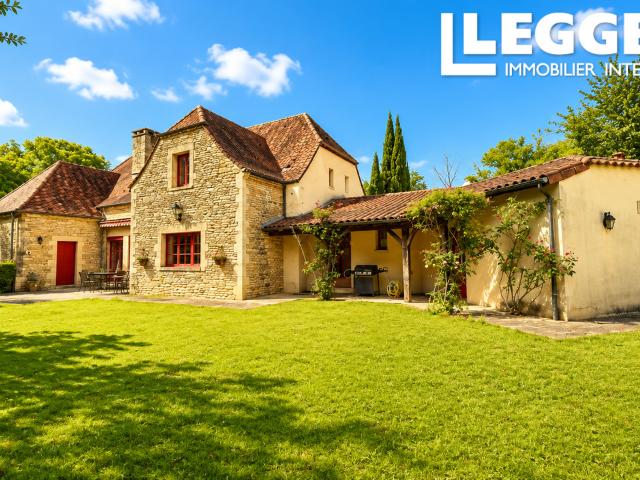 Superbe maison de 5 chambres, élégante, en excellent état, dans un joli village près de Sarlat la Canéda