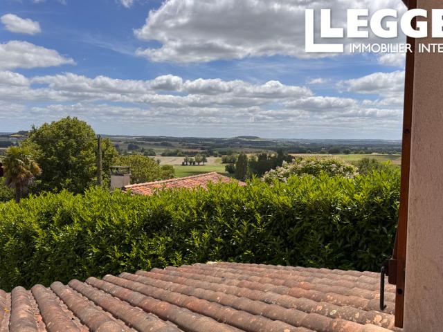 SUPERBE MAISON DE VACANCES ! Magnifique propriété moderne de 3 chambres et 3 SdB proche Aubeterre et golf
