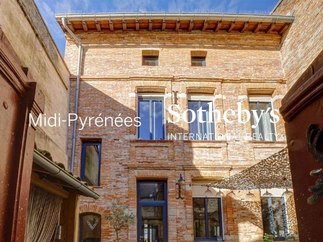 Superbe maison de village de caractère avec piscine 258m² Verfeil
