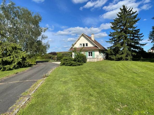 SUPERBE MAISON DE CAMPAGNE DANS CADRE BUCOLIQUE 5290M2 TERRAIN