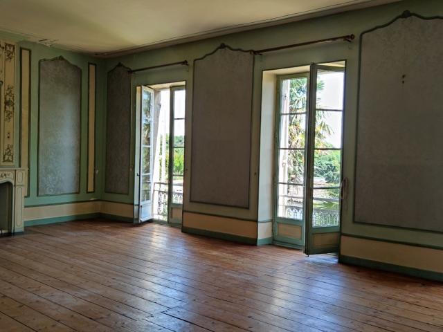 Superbe maison de maitre 7 chambres avec jardin, garage et v. 471m² Saintes