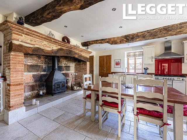 Superbe Maison de Maître de 5 chambres avec gîte de 3 chambres, grange et piscine près de Gaillac et Toulouse