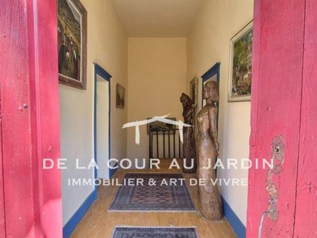 Superbe maison de maître du 13 ème avec dépendances