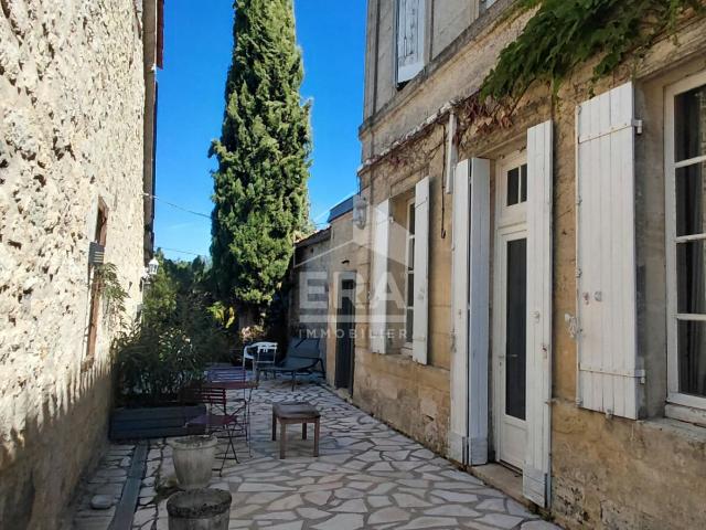 Superbe maison de Maître en pierre avec dépendances et haut potentiel