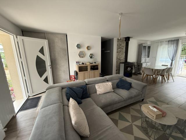 Superbe maison de plain pied récente T5 de 2017 avec piscin